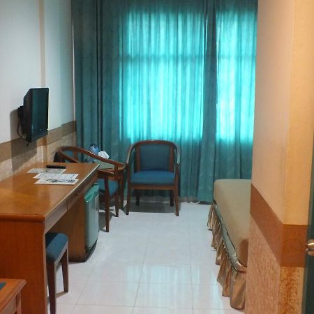 Hotel Puri Kwitang Джакарта Екстериор снимка