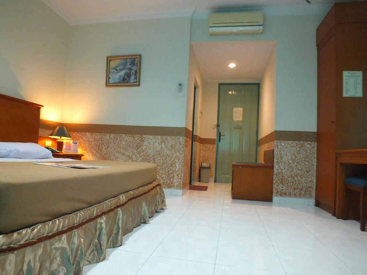 Hotel Puri Kwitang Джакарта Екстериор снимка